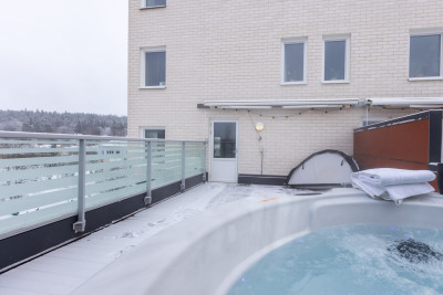  Östra Kyrkogatan 64